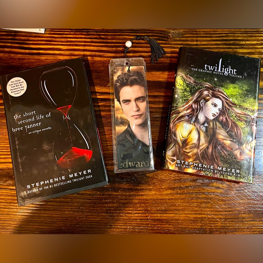Twilight 2 Book Set with bookmark